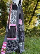 Load image into Gallery viewer, Bubblegum gothic princess - XS-2XL multisize pants