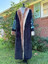 Load image into Gallery viewer, Medium robe

