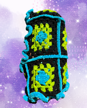 Load image into Gallery viewer, Ruffle hood
