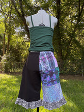Load image into Gallery viewer, Large shorts *has waistband*
