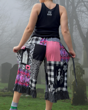 Load image into Gallery viewer, Small-XL capris
