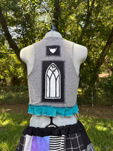 Load image into Gallery viewer, Medium keyhole top • reversible
