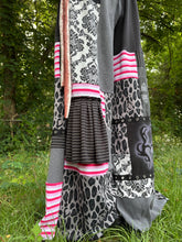 Load image into Gallery viewer, Bubblegum gothic princess - XS-2XL multisize pants
