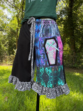 Load image into Gallery viewer, Large shorts *has waistband*
