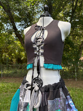 Load image into Gallery viewer, Medium keyhole top • reversible
